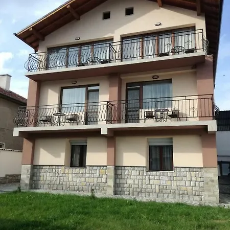 къща генчеви 3*