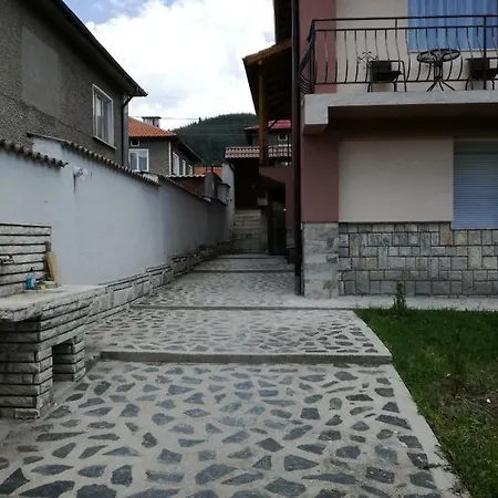 къща генчеви Szarnica