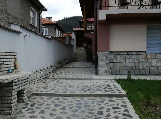 къща генчеви Szarnica